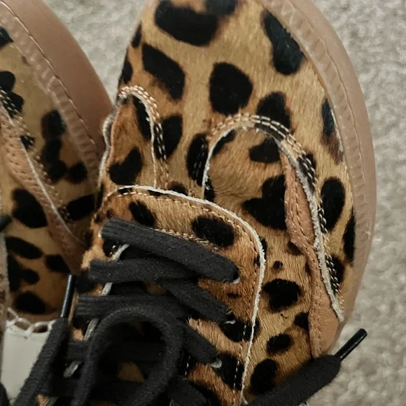 Leopard Pattern Sneakers with Black Laces - Picture 7 of 7